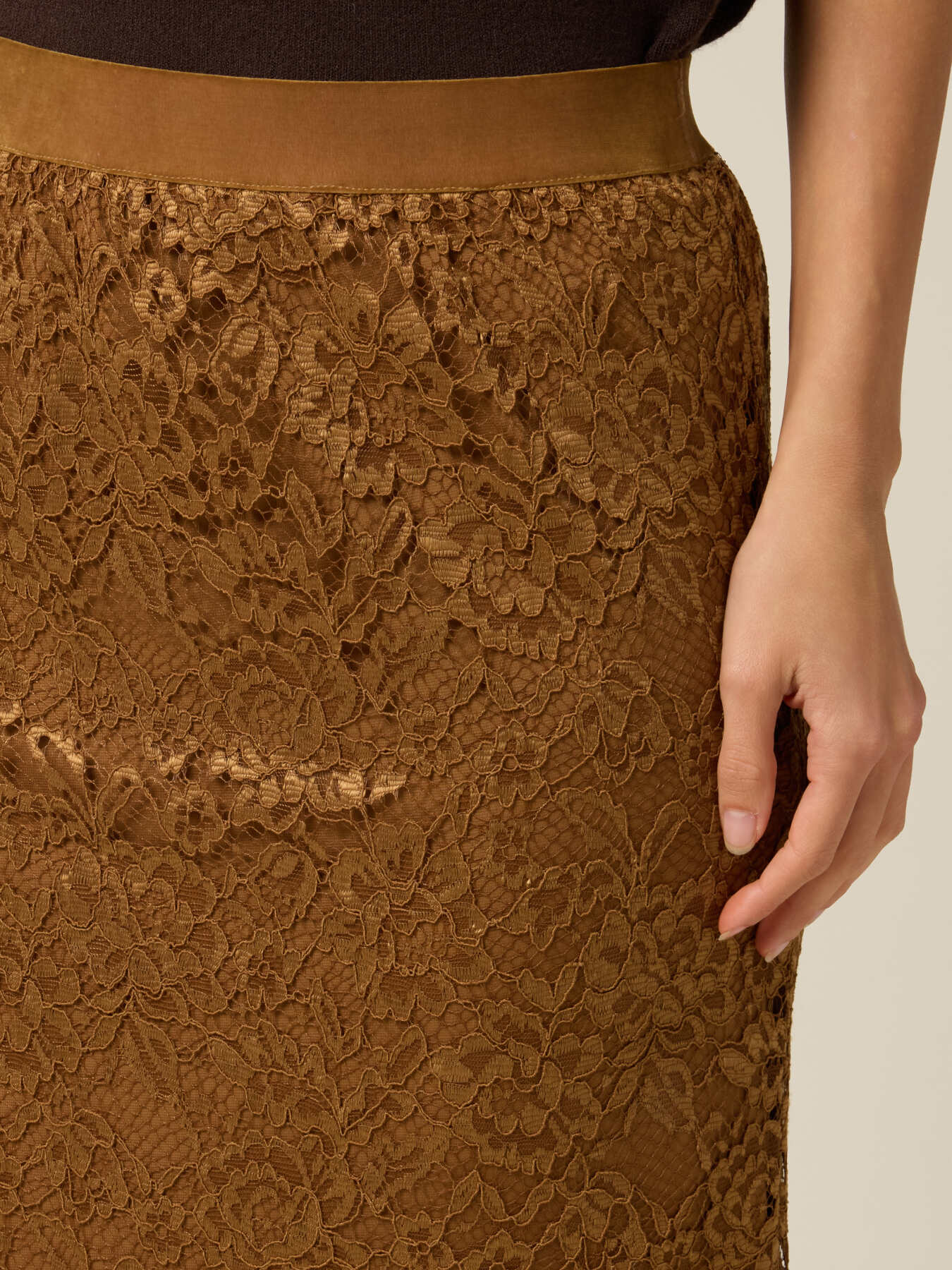 Midi lace pencil skirt image number 2