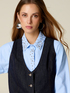 Chaleco cropped de denim image number 2
