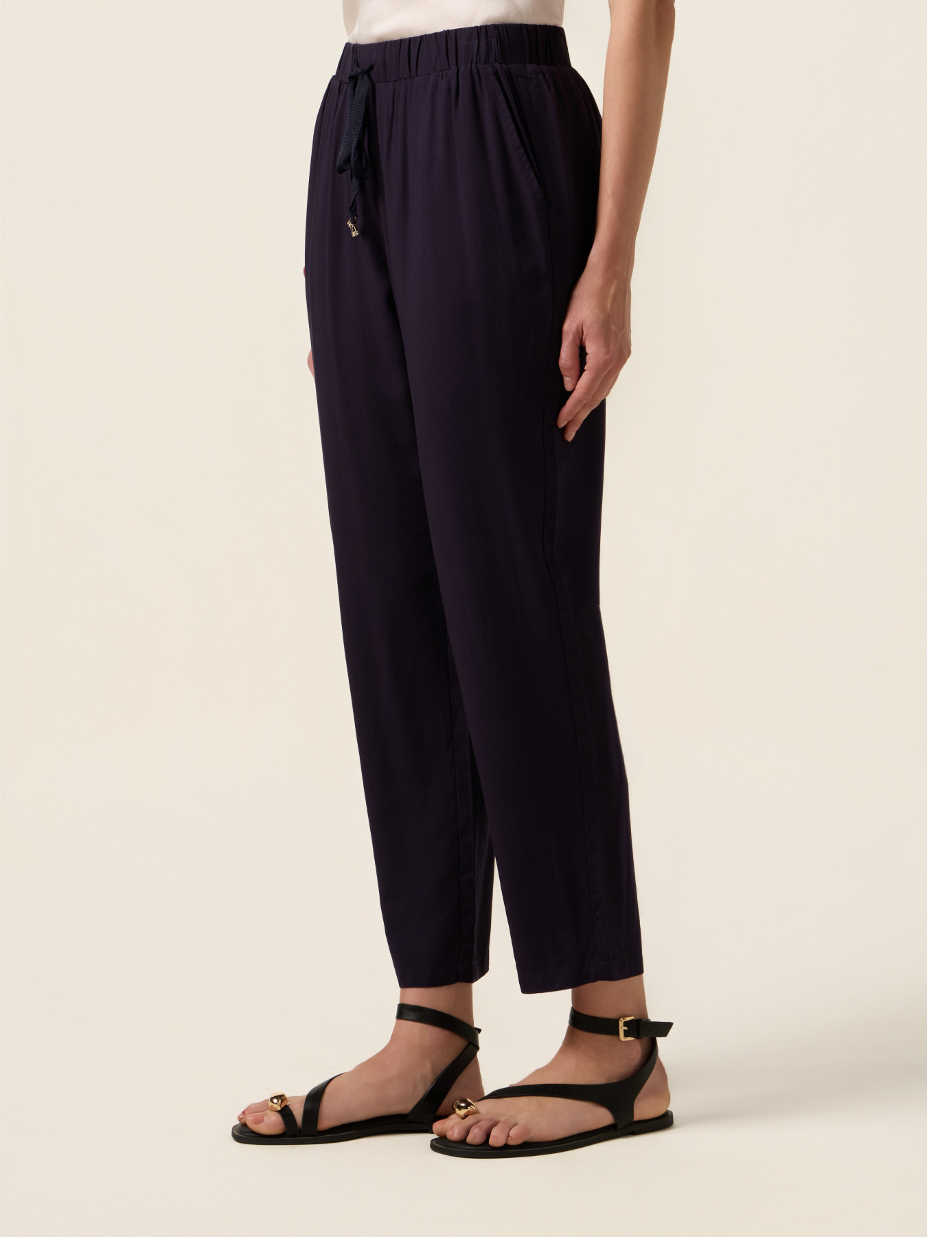 Flowy viscose trousers image number 3