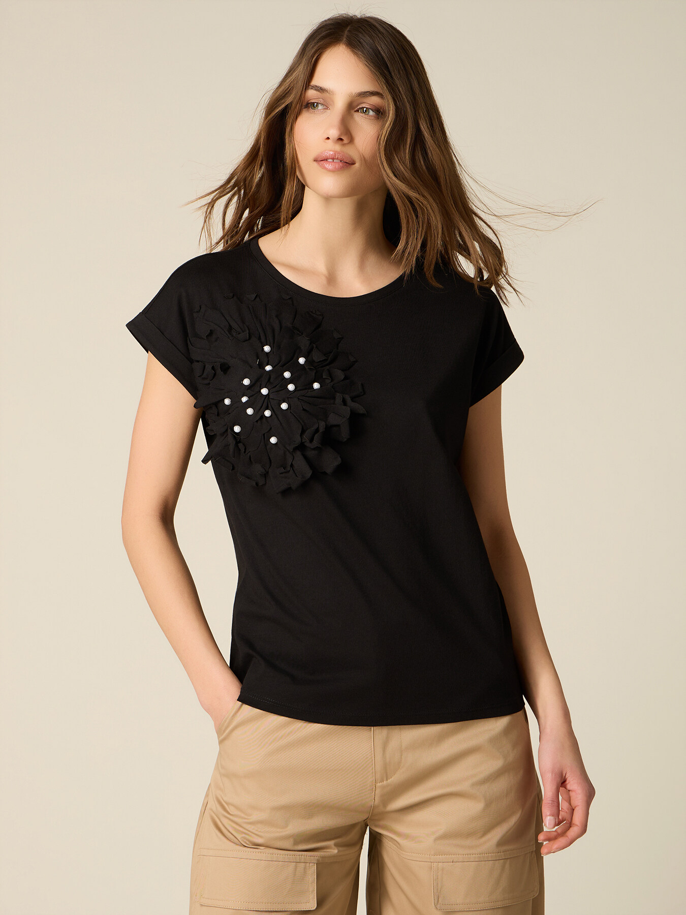 T-shirt with appliqu&eacute; and pearls image number 0