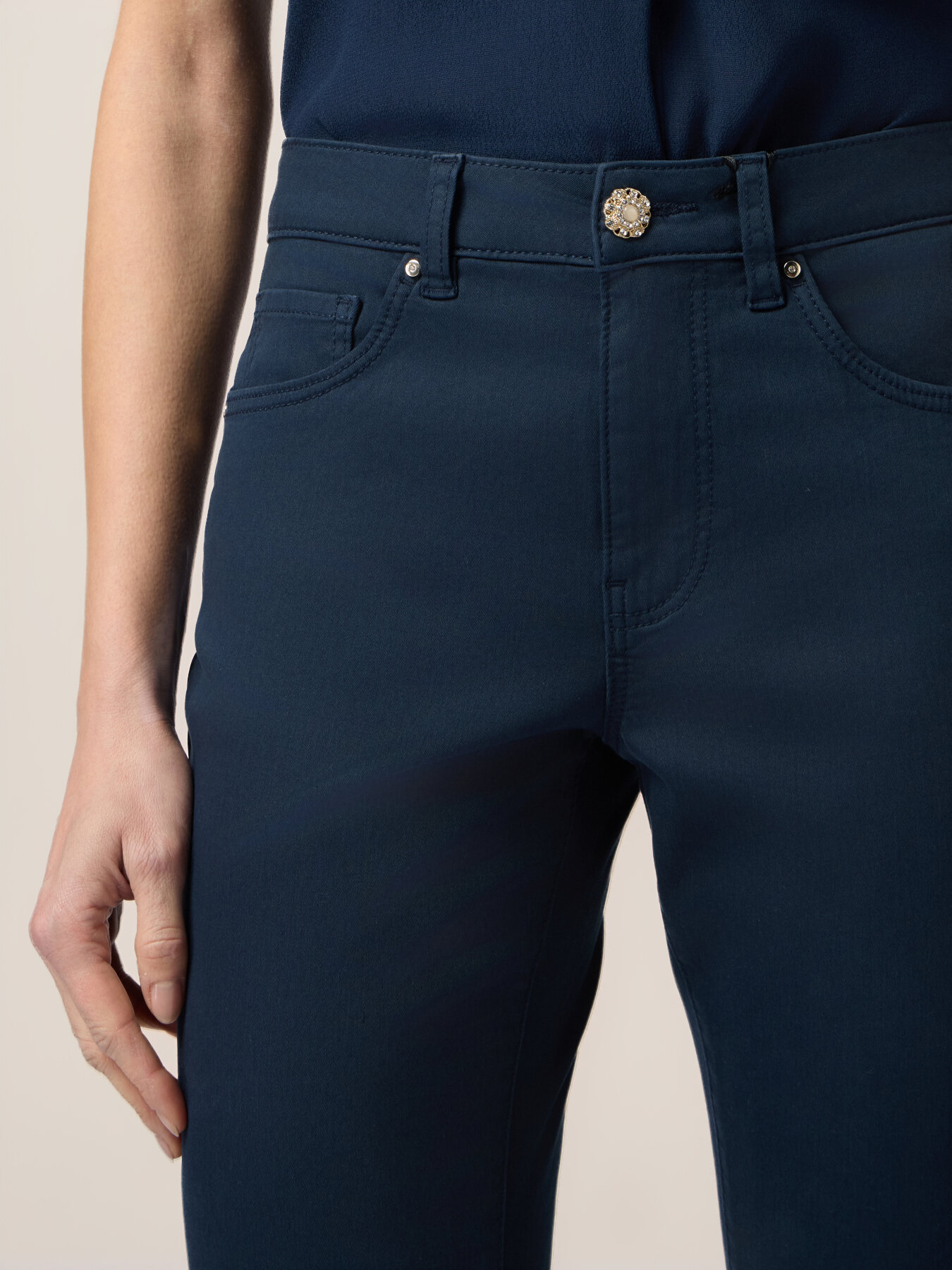 Pantaloni skinny in cotone e tencel con bottone gioiello image number 2