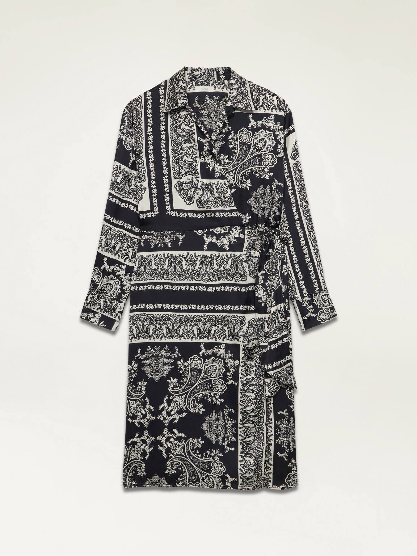 Vestido de portafolio en raso estampado image number 4