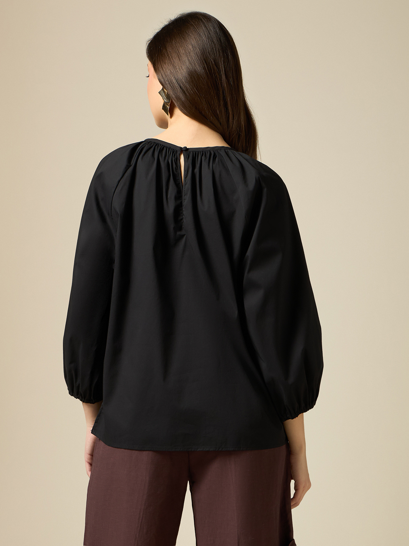 Eco-friendly cotton blouse with brooch image number 1