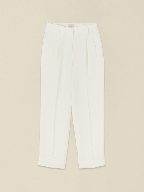 Cr&ecirc;pe fabric trousers with pleats