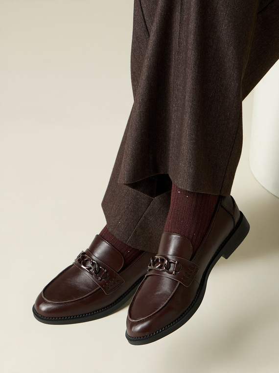 Loafers with metal chain