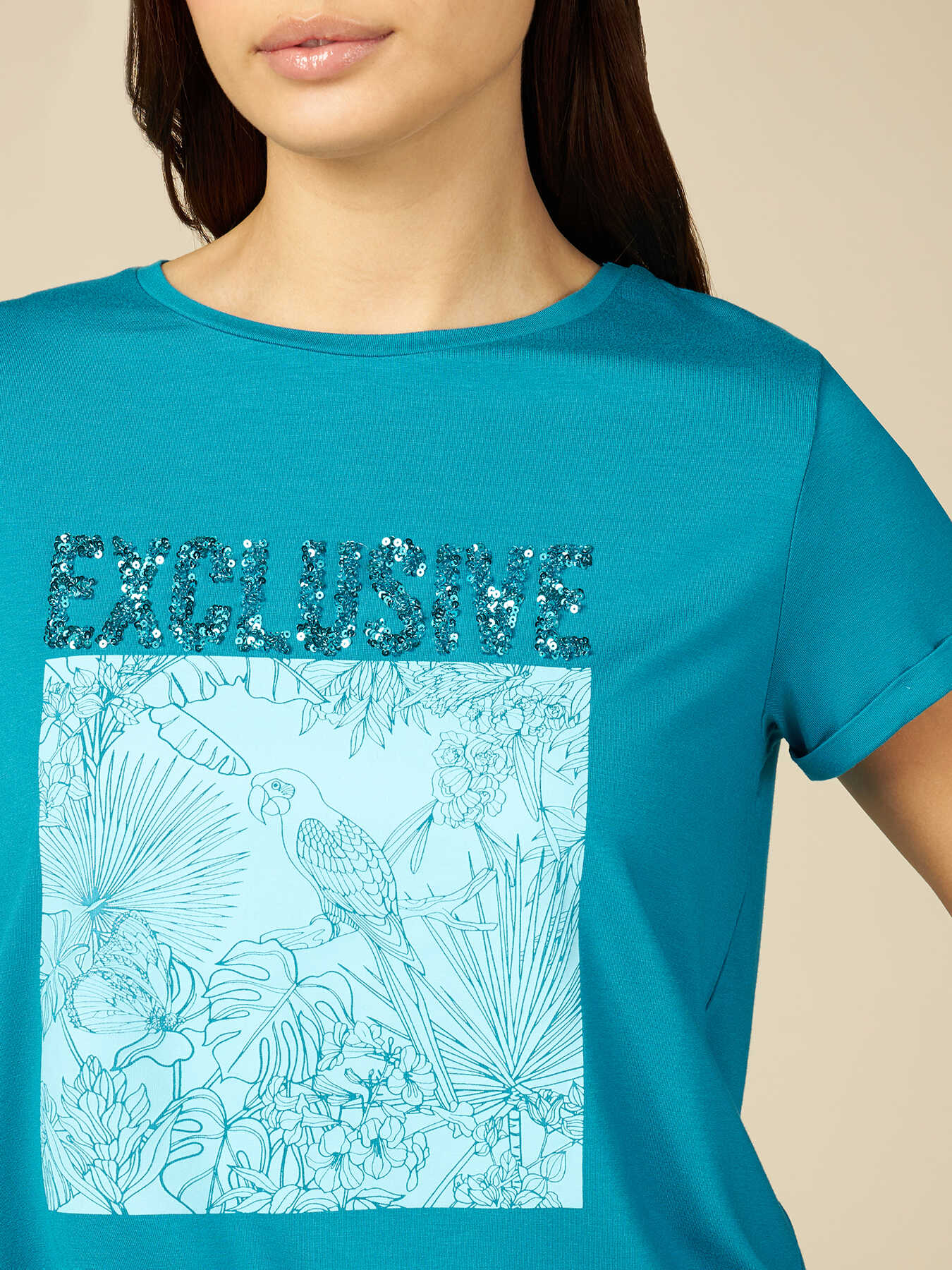 T-Shirt mit Aufdruck und Pailletten image number 2