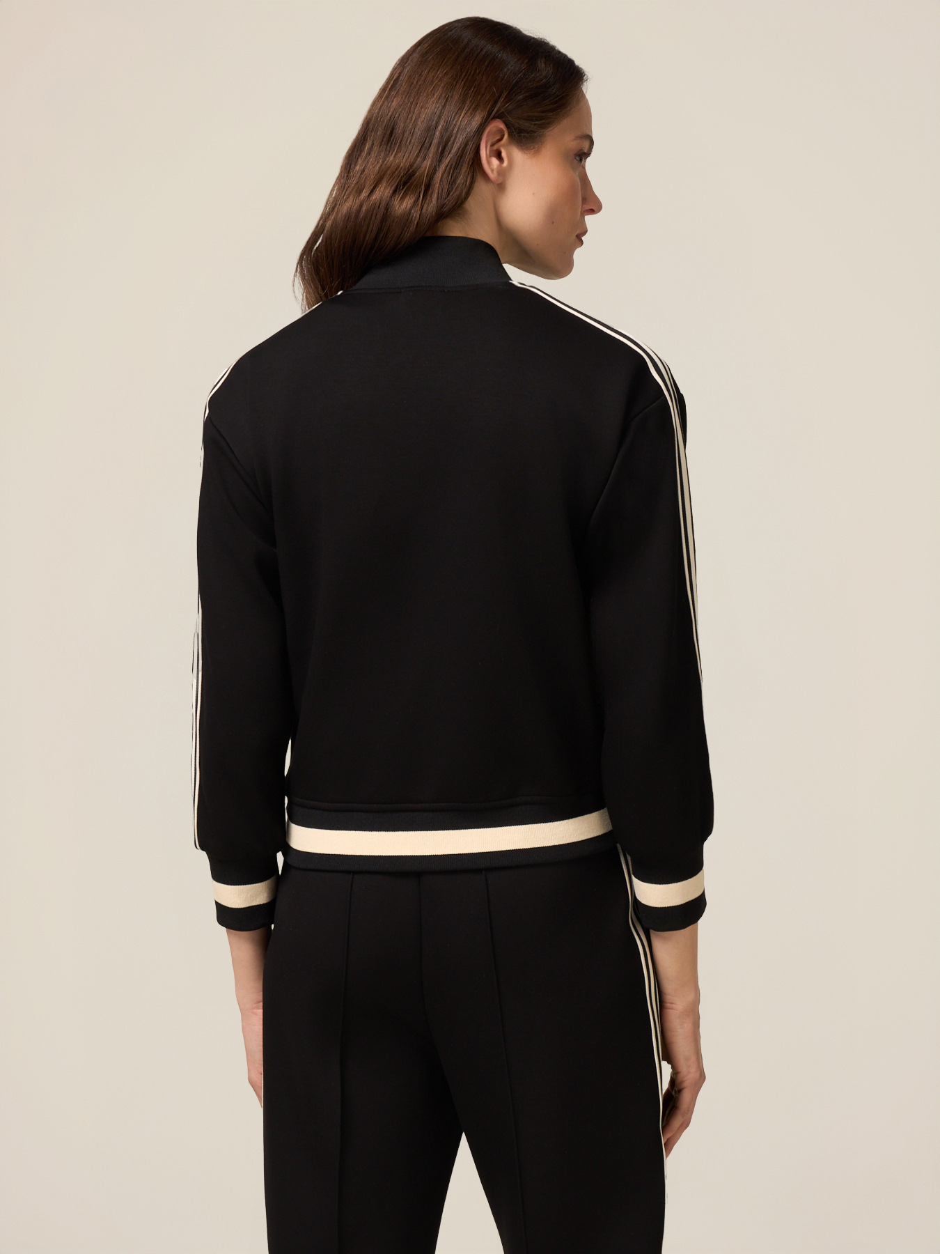 Soft-Touch-Sweatshirt mit kontrastierenden Kanten image number 1