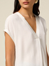 Blusa escote en V de viscosa image number 1
