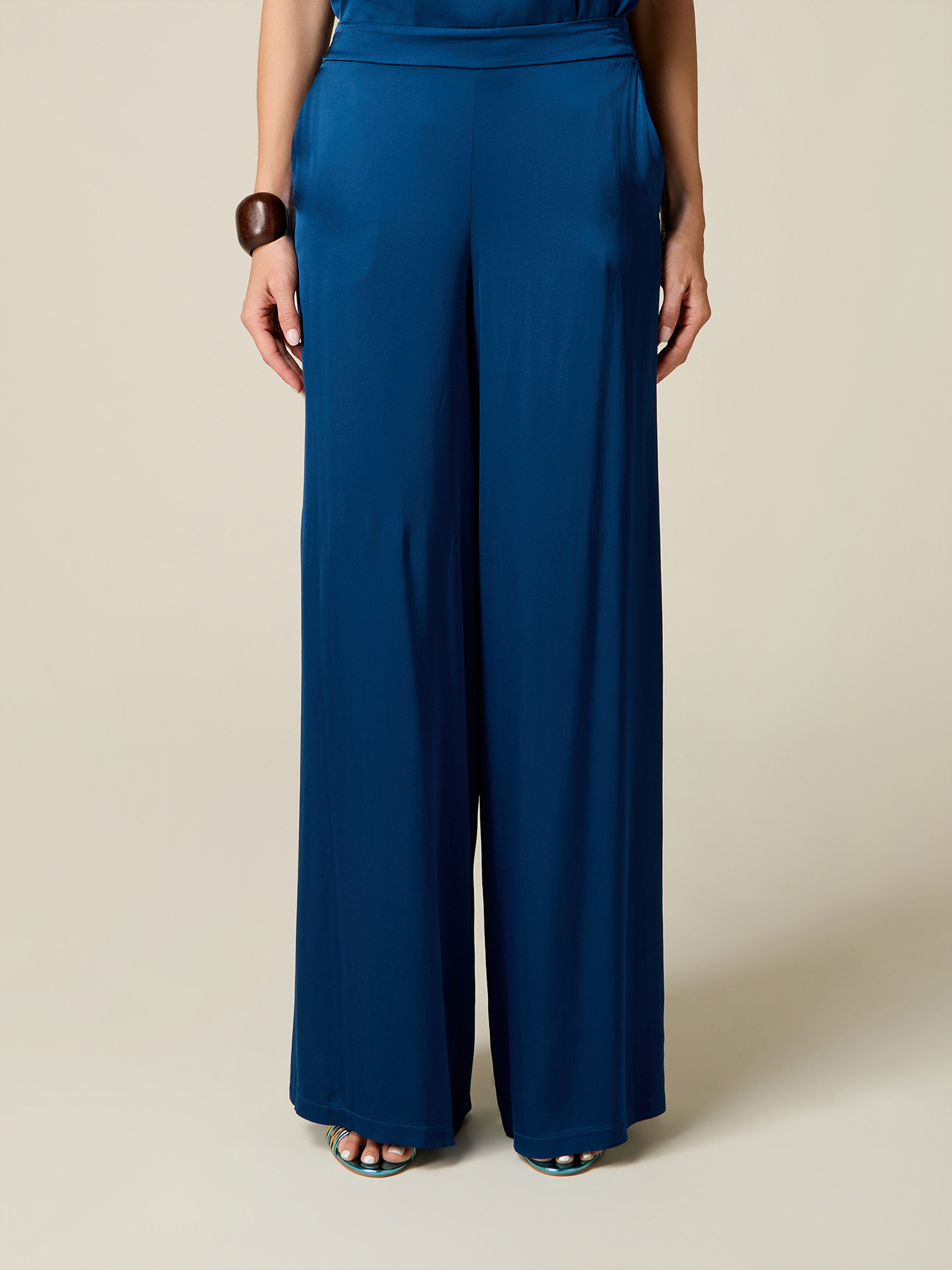 Pantalon palazzo en satin de viscose image number 3
