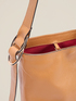 Sac hobo en cuir v&eacute;ritable avec pochette image number 5