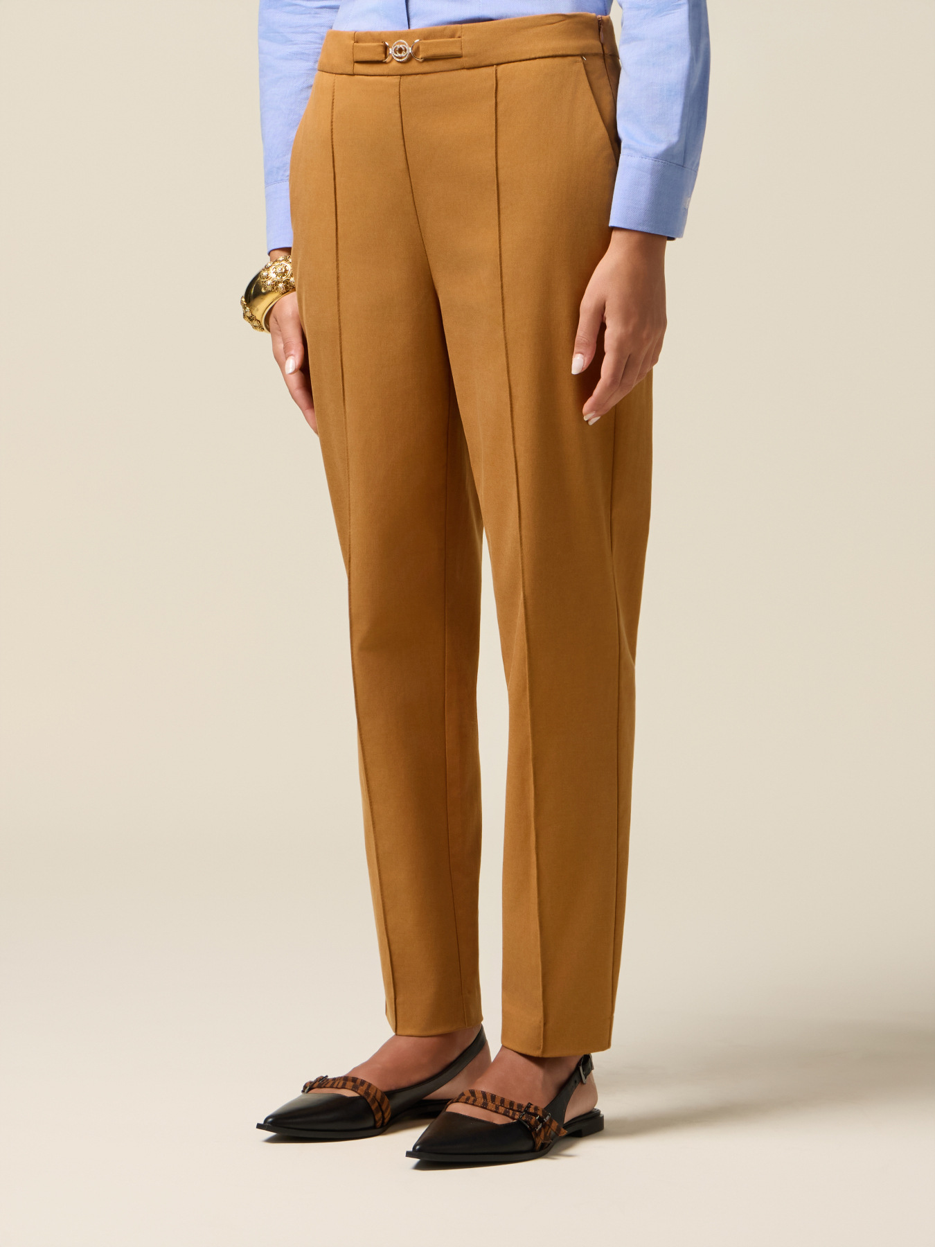 Chinos avec d&eacute;tail &agrave; la taille image number 3