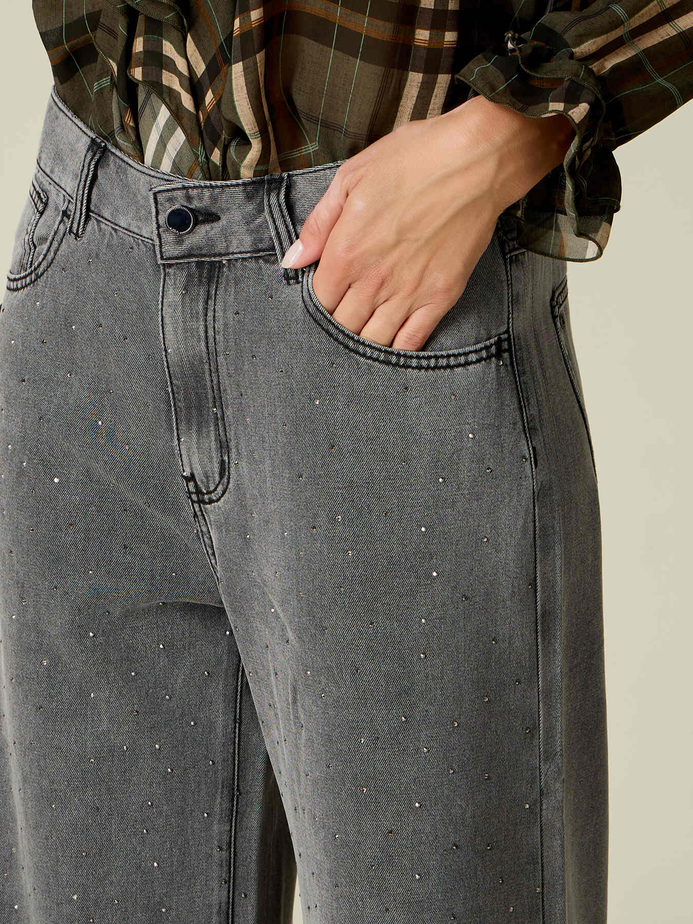 Palazzo-Jeans mit kleinen Nieten image number 2