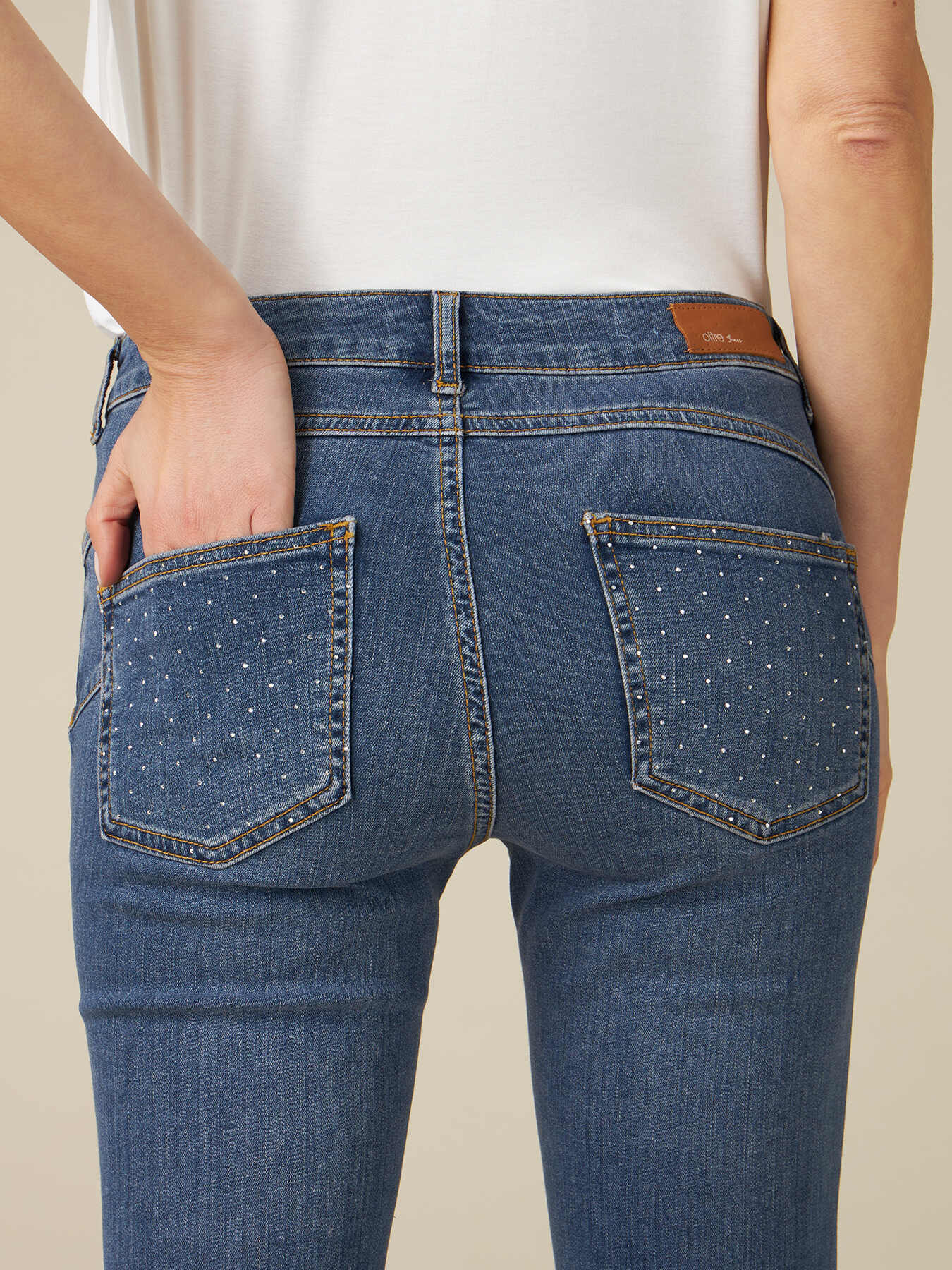 Little Flare Jeans mit kleinen Nieten image number 2