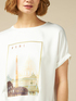 T-Shirt aus zwei verschiedenen Materialien mit Druck image number 2