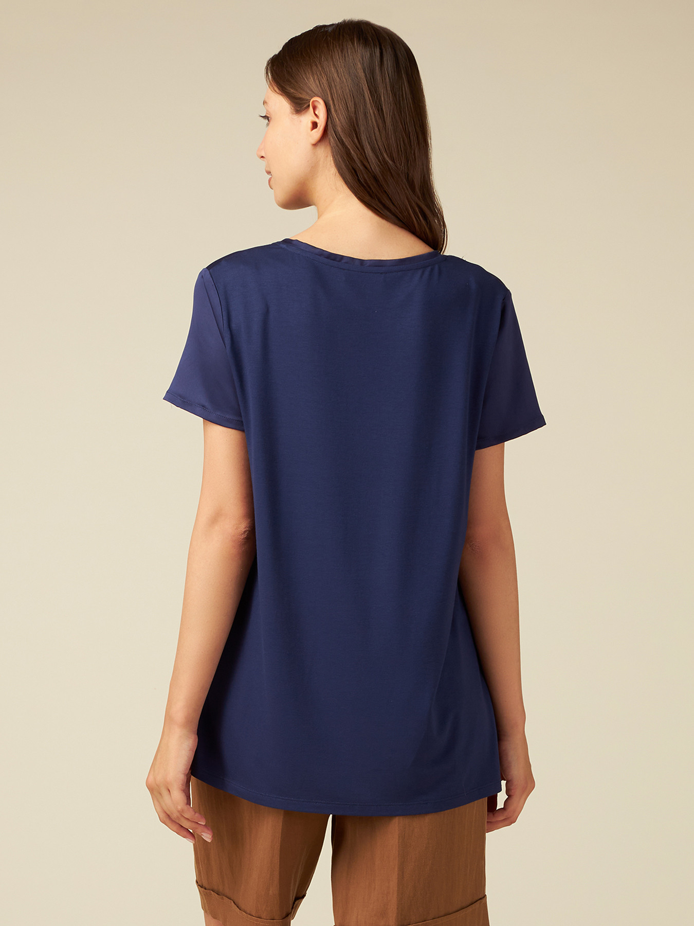 T-Shirt aus zwei verschiedenen Materialien mit Pailletten image number 1