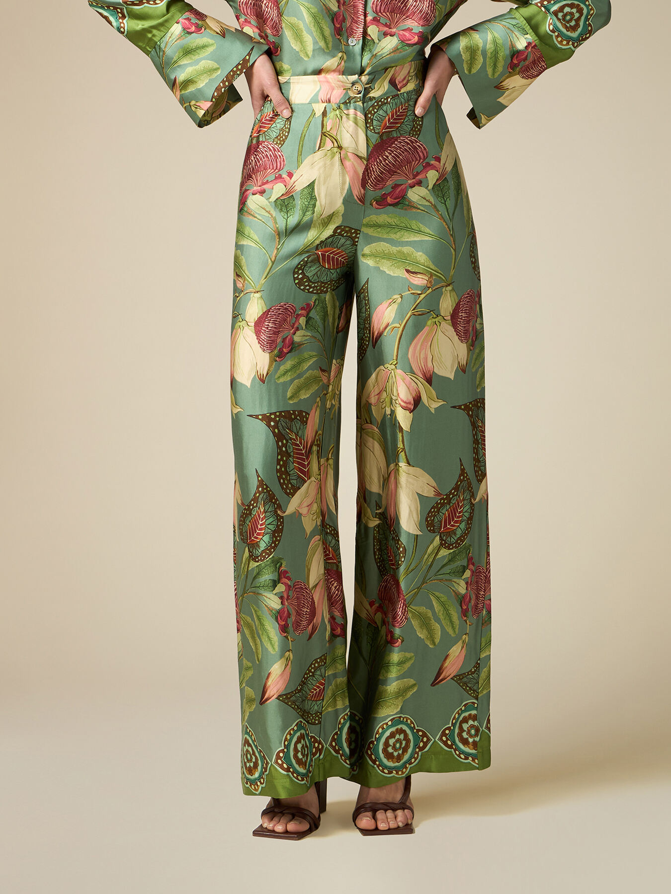 Pantaloni a palazzo in raso fantasia image number 3