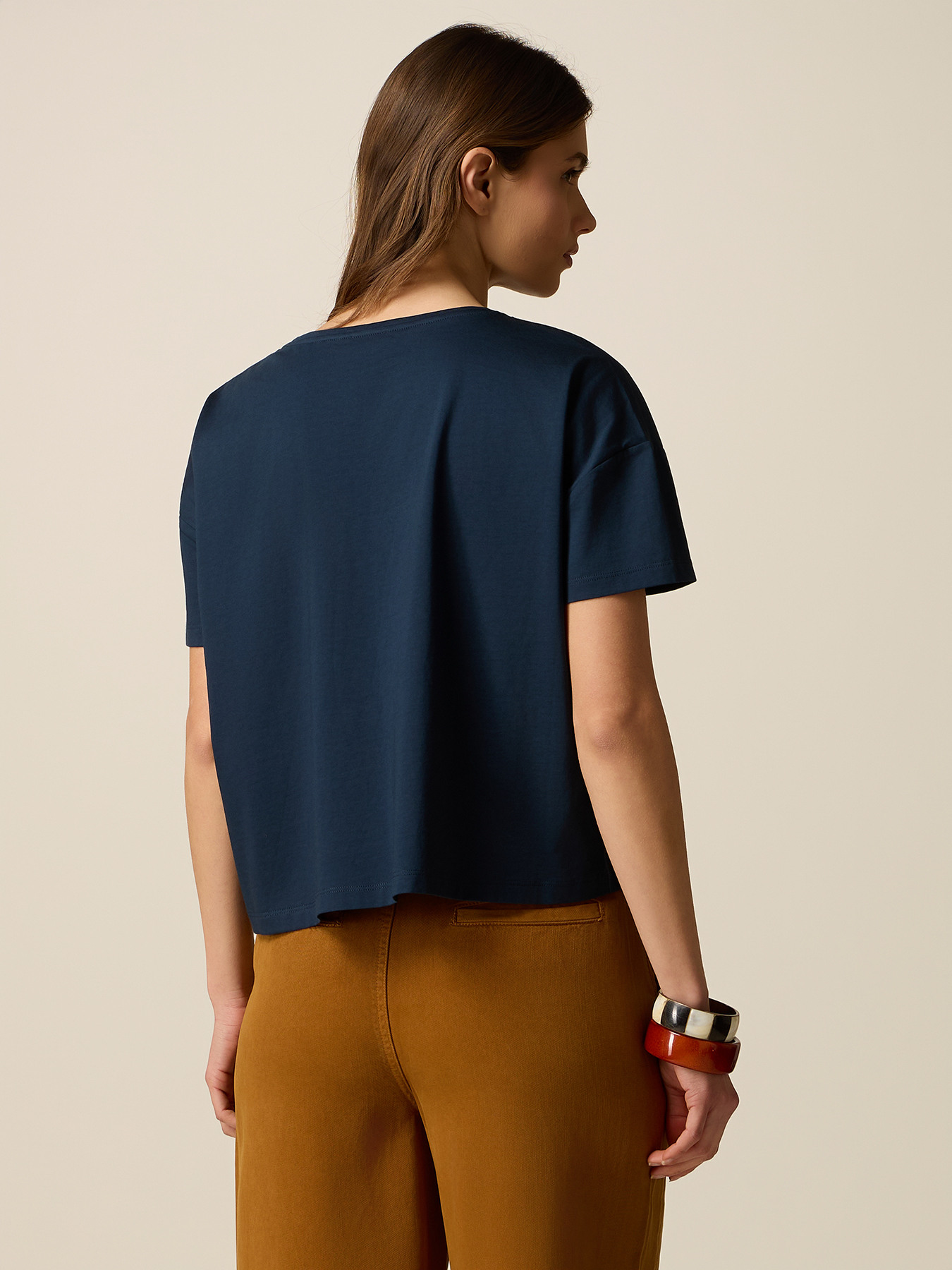 T-Shirt mit Blumenapplikationen image number 1