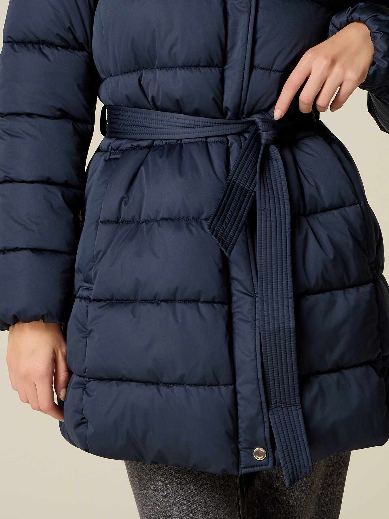 Mid-length puffer jacket with belt and hood image number 2