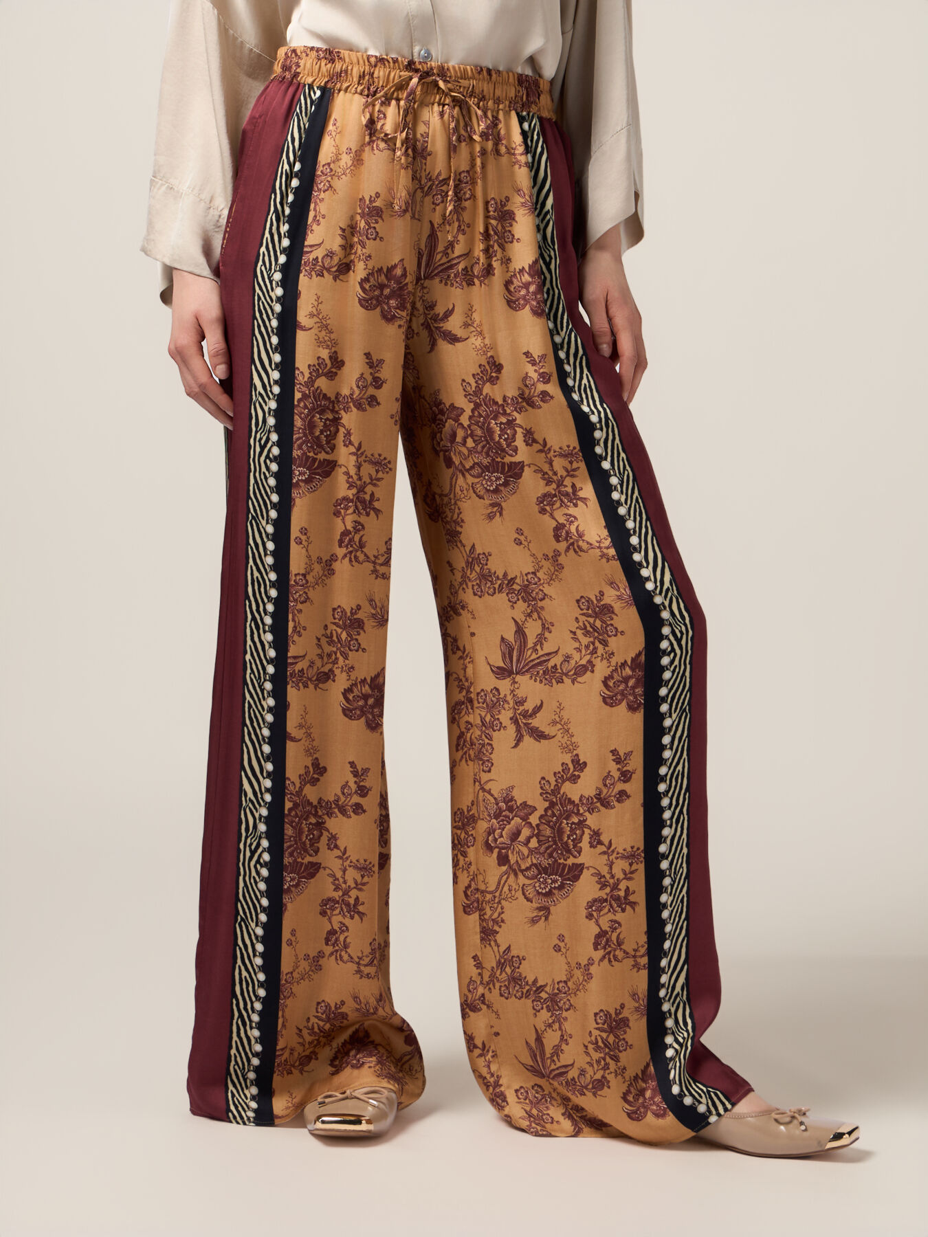 Pantaloni palazzo in raso fantasia image number 3
