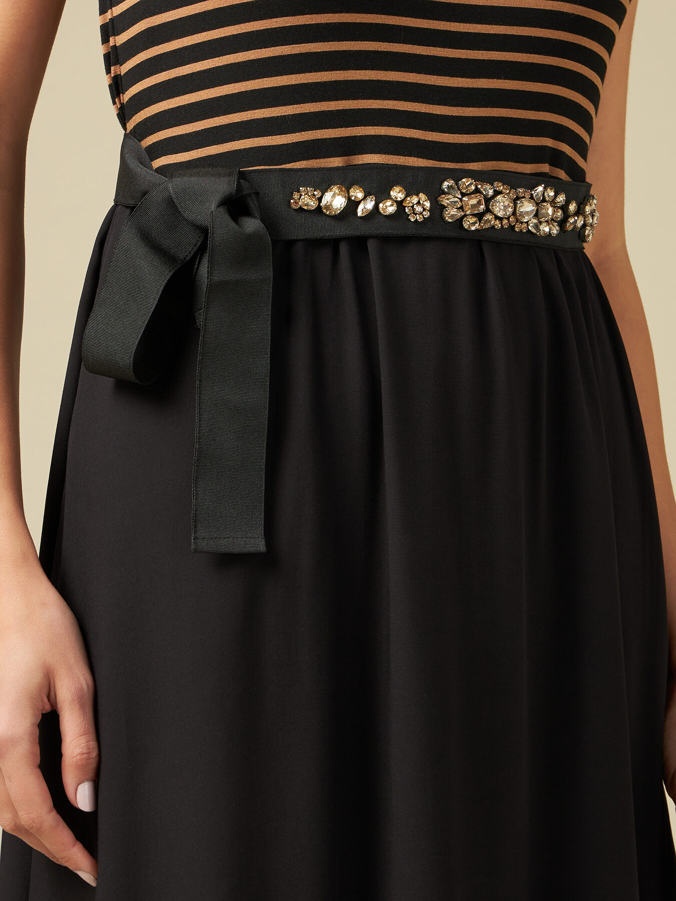 Fabric sash with gemstones image number 0