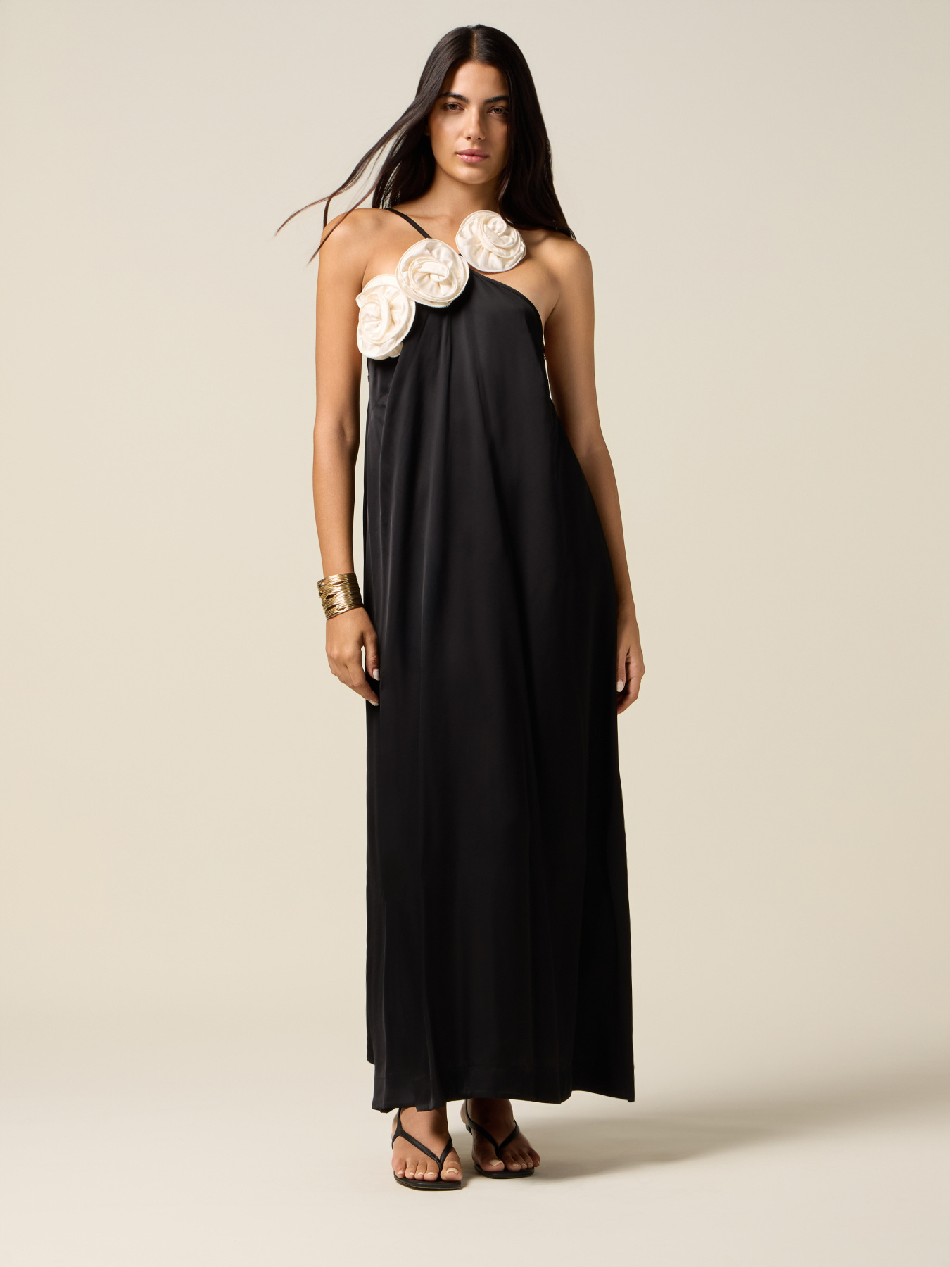 Vestito lungo in raso con rose applicate image number 0