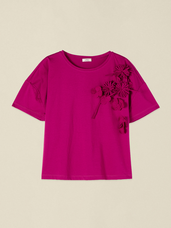 Camiseta con aplicaciones florales