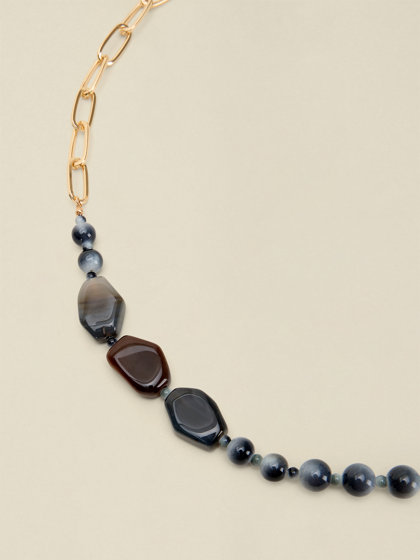 Halskette mit Perlen und geometrischer Kette image number 2