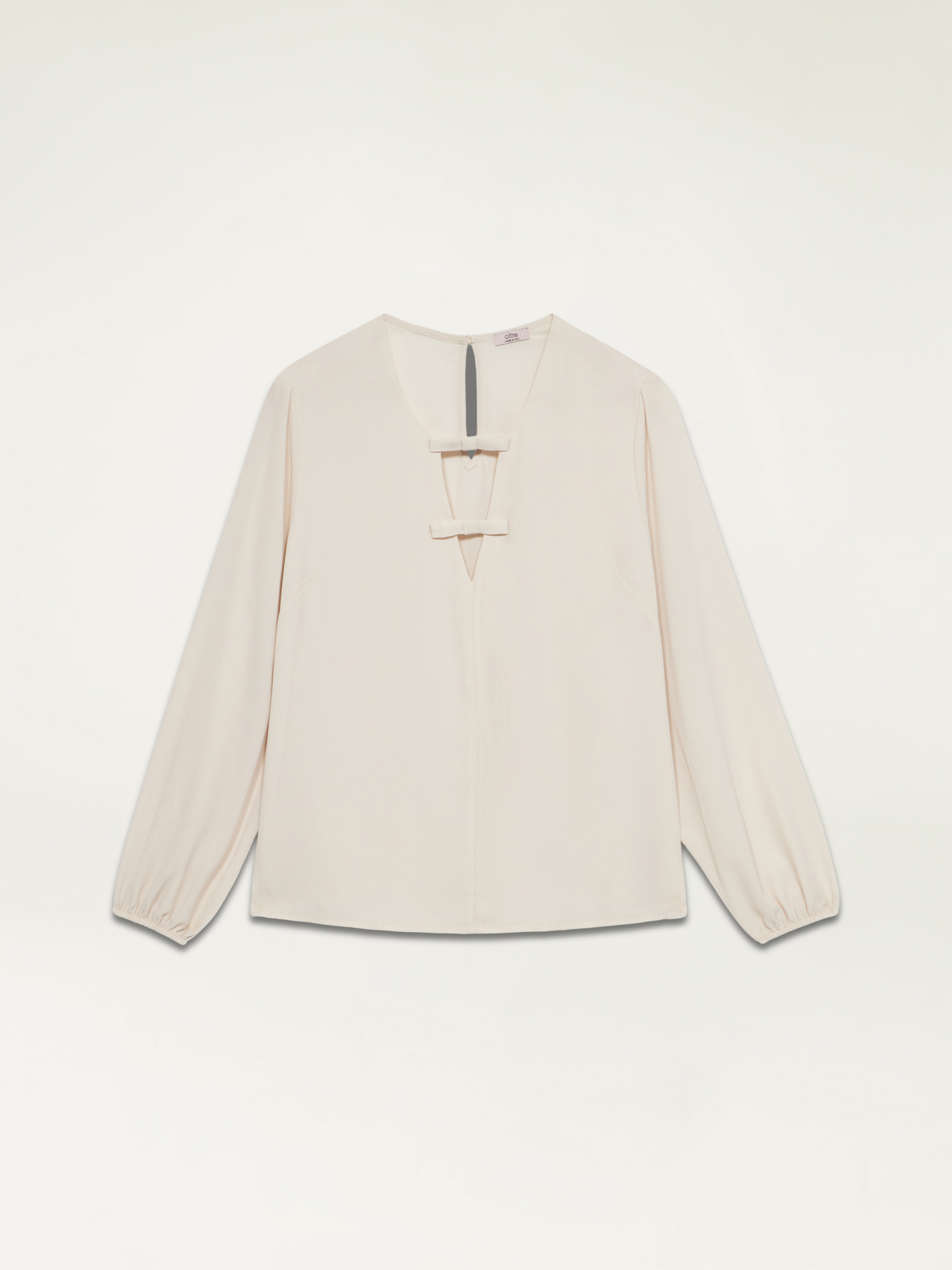 Blouse avec d&eacute;tail de n&oelig;uds image number 3