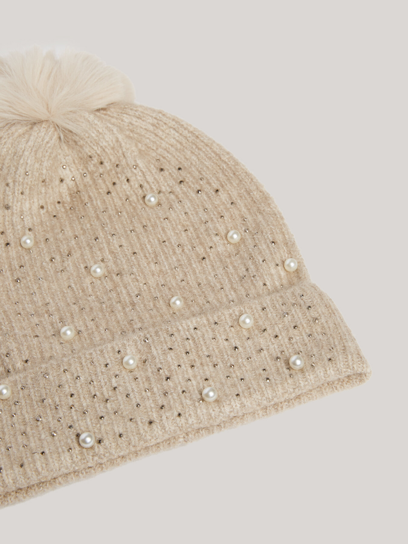 Berretto con pon pon e perle image number 1