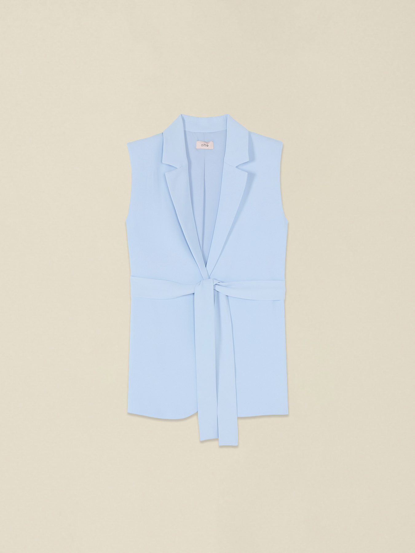 Tailored vest in fluid fabric image number 3