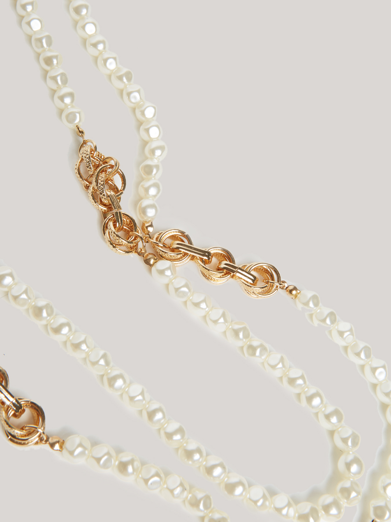 Collana con perle ed anelli image number 2