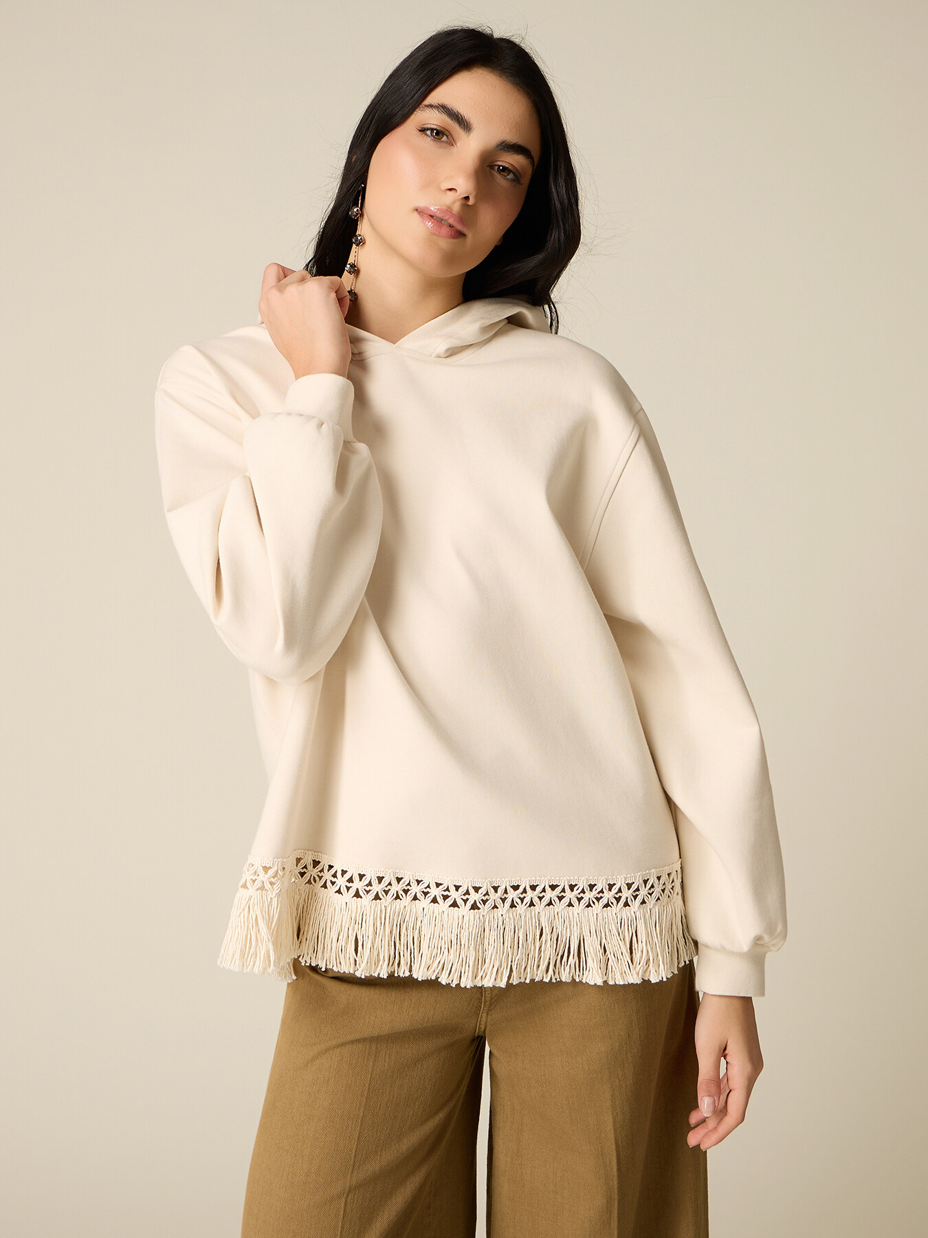 Hooded sweatshirt with fringes image number 0