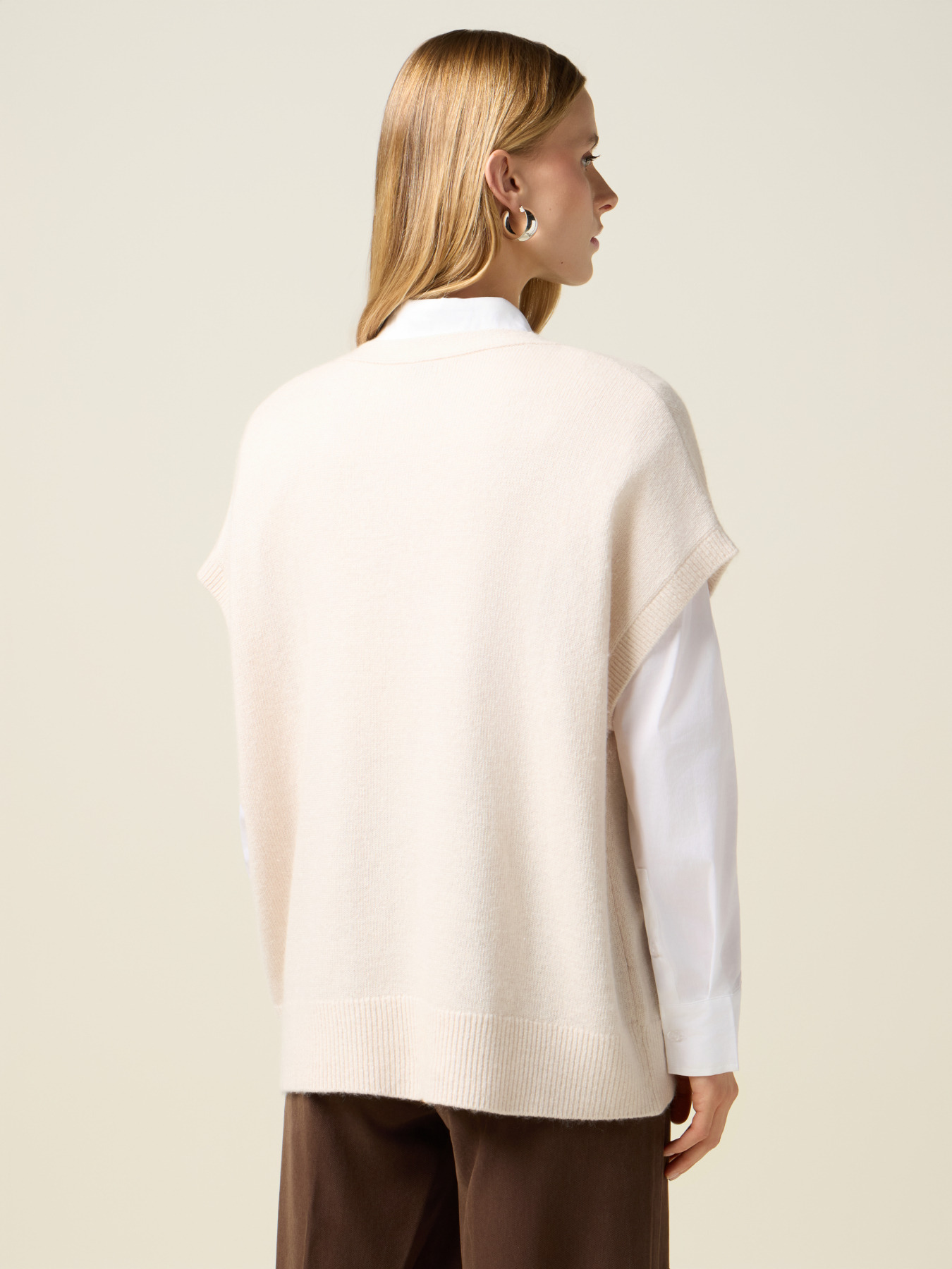 Short cardigan in fine-knit viscose blend image number 1