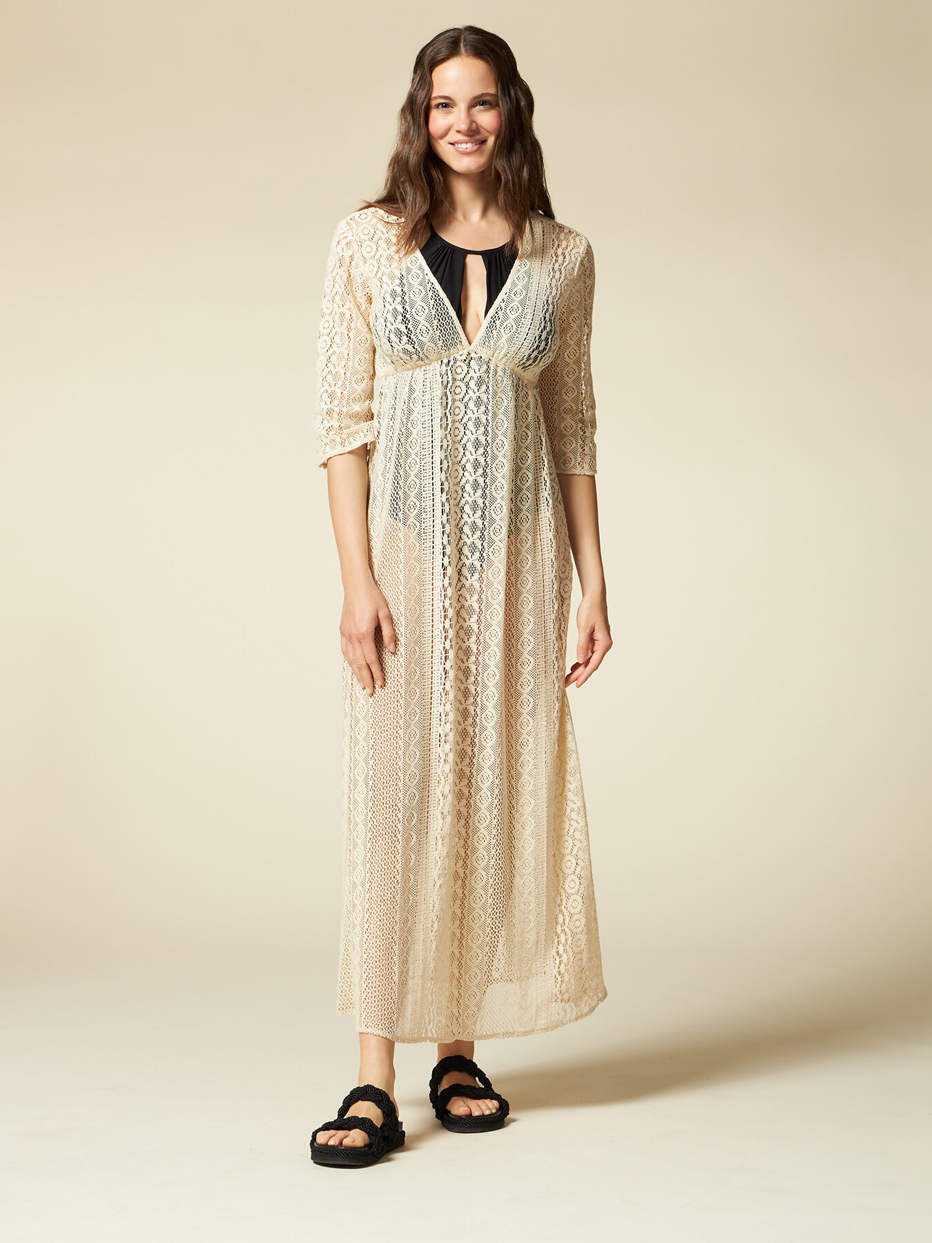 Robe longue en dentelle transparente image number 3