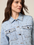 Giubbotto in denim con castoni image number 2