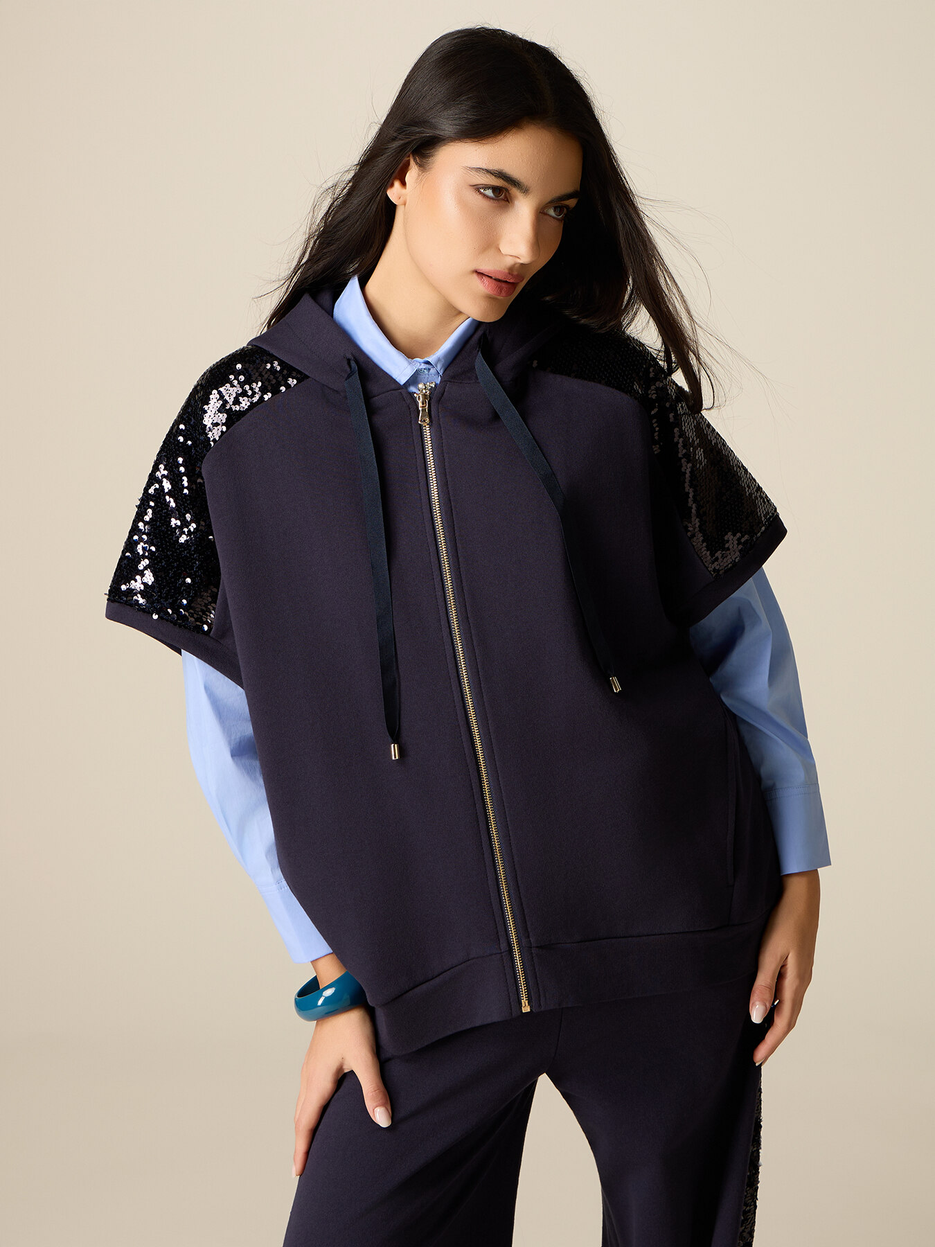 Short sleeve sweatshirt with sequins image number 0