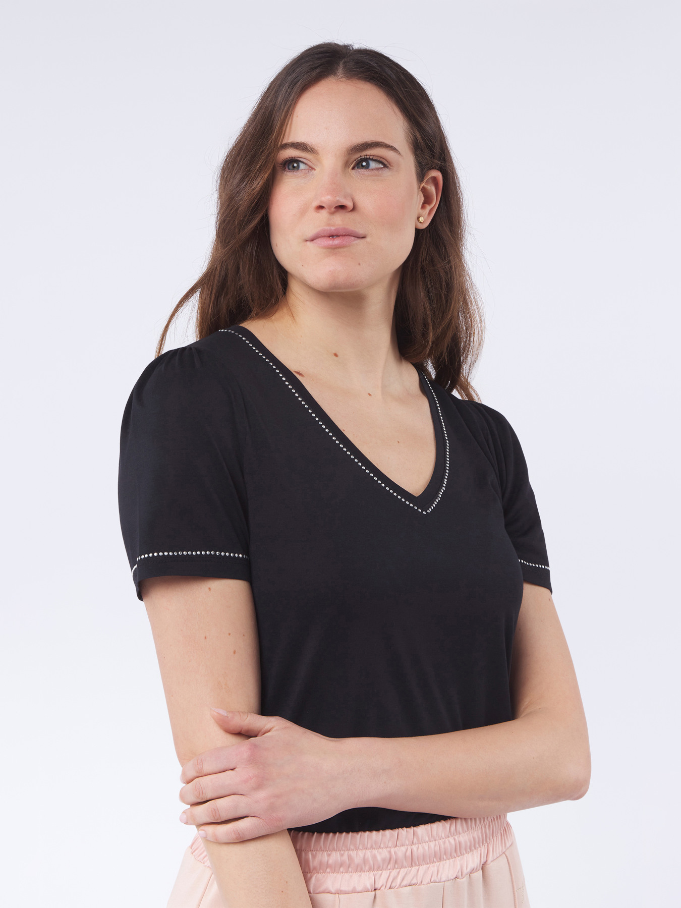 T-Shirt mit kleinen Nieten image number 2