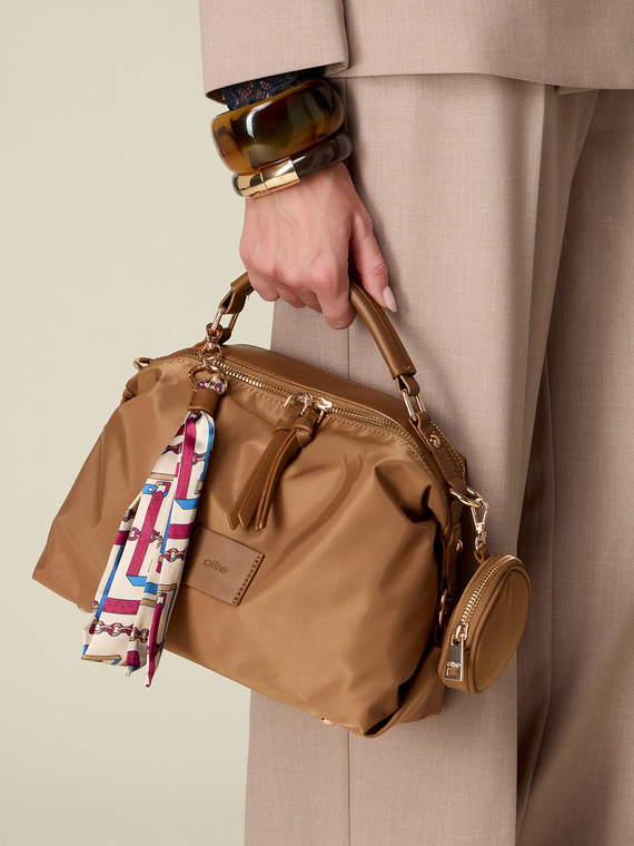 Geantă cu bandulieră, eșarfă, lănțișor și mini pouch