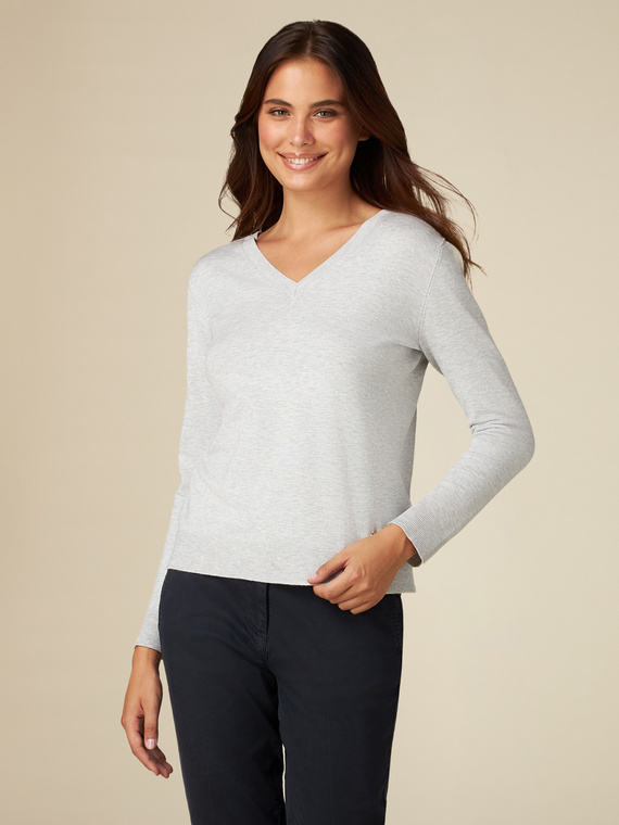V-neck sweater with buttons on the back