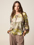 Blusa in raso fantasia image number 0