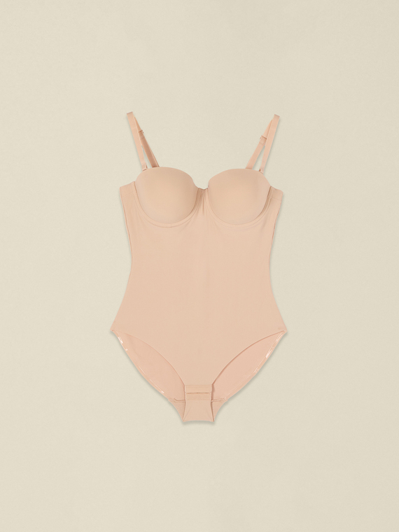 Body Shaping mit vorgeformten Cups