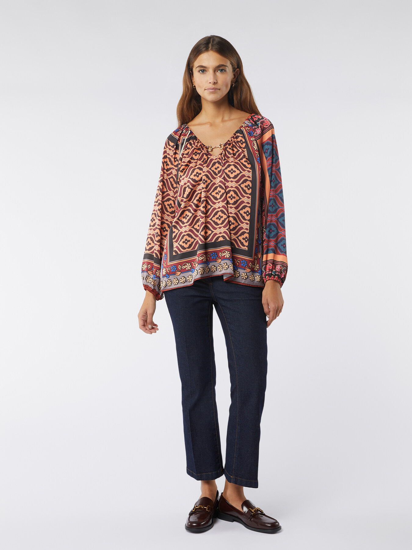 Scarf print blouse with chain image number 0
