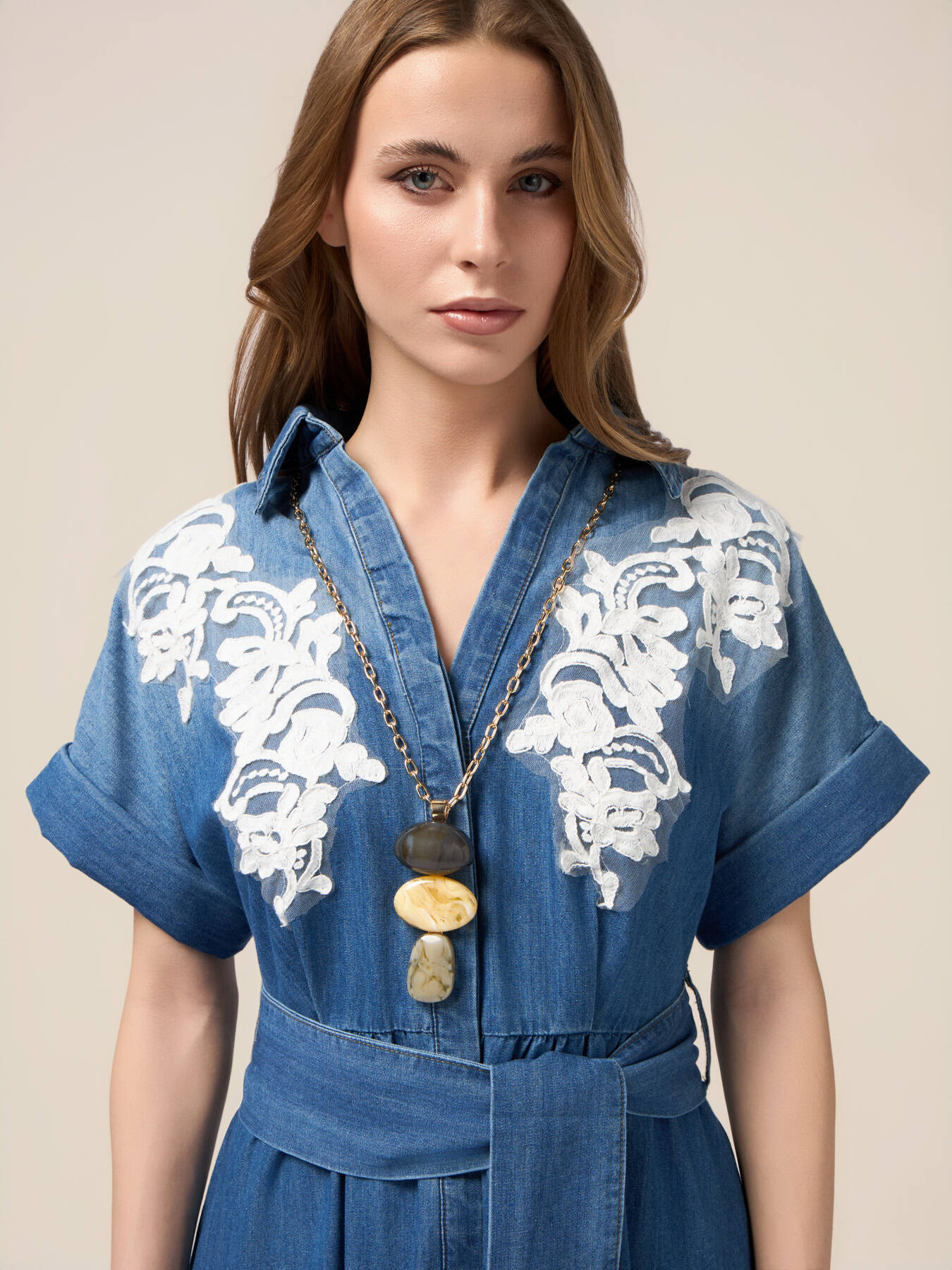 Collana lunga con pietre image number 0