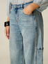 Barrel-Jeans mit Cargo-Details image number 2