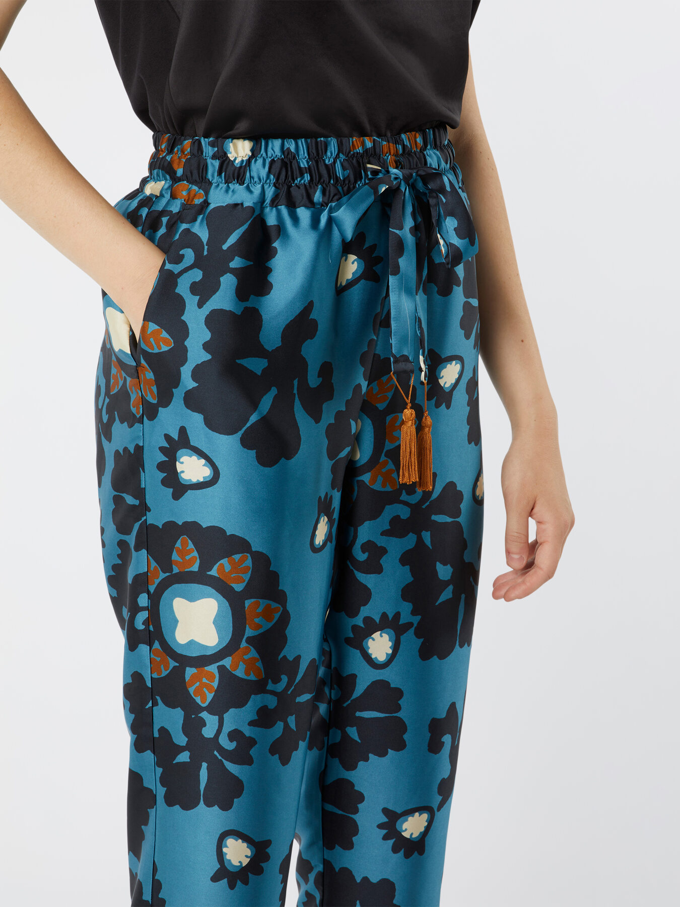 Pantalon en satin fantaisie image number 2