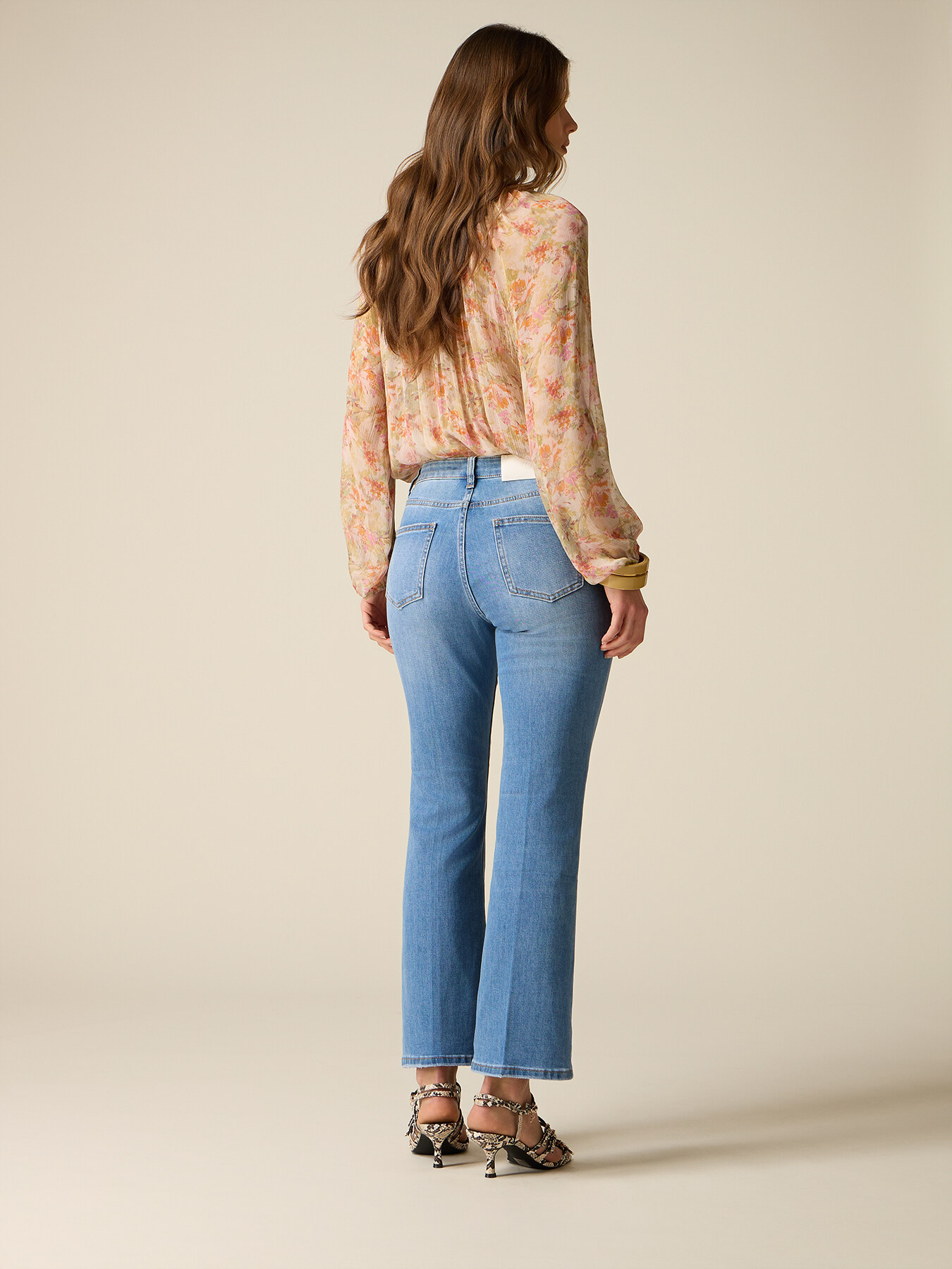 Jeans acampanados image number 1