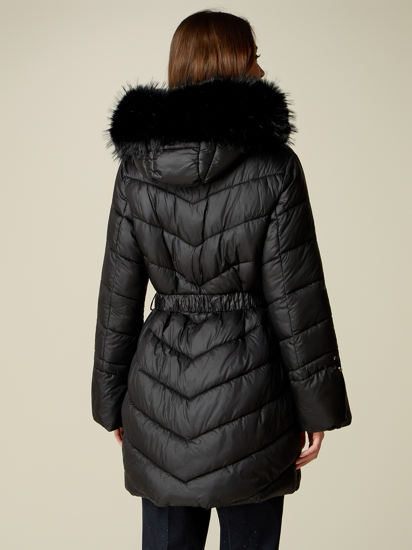 Mid-length down jacket with hood and fur-trimmed edge image number 1