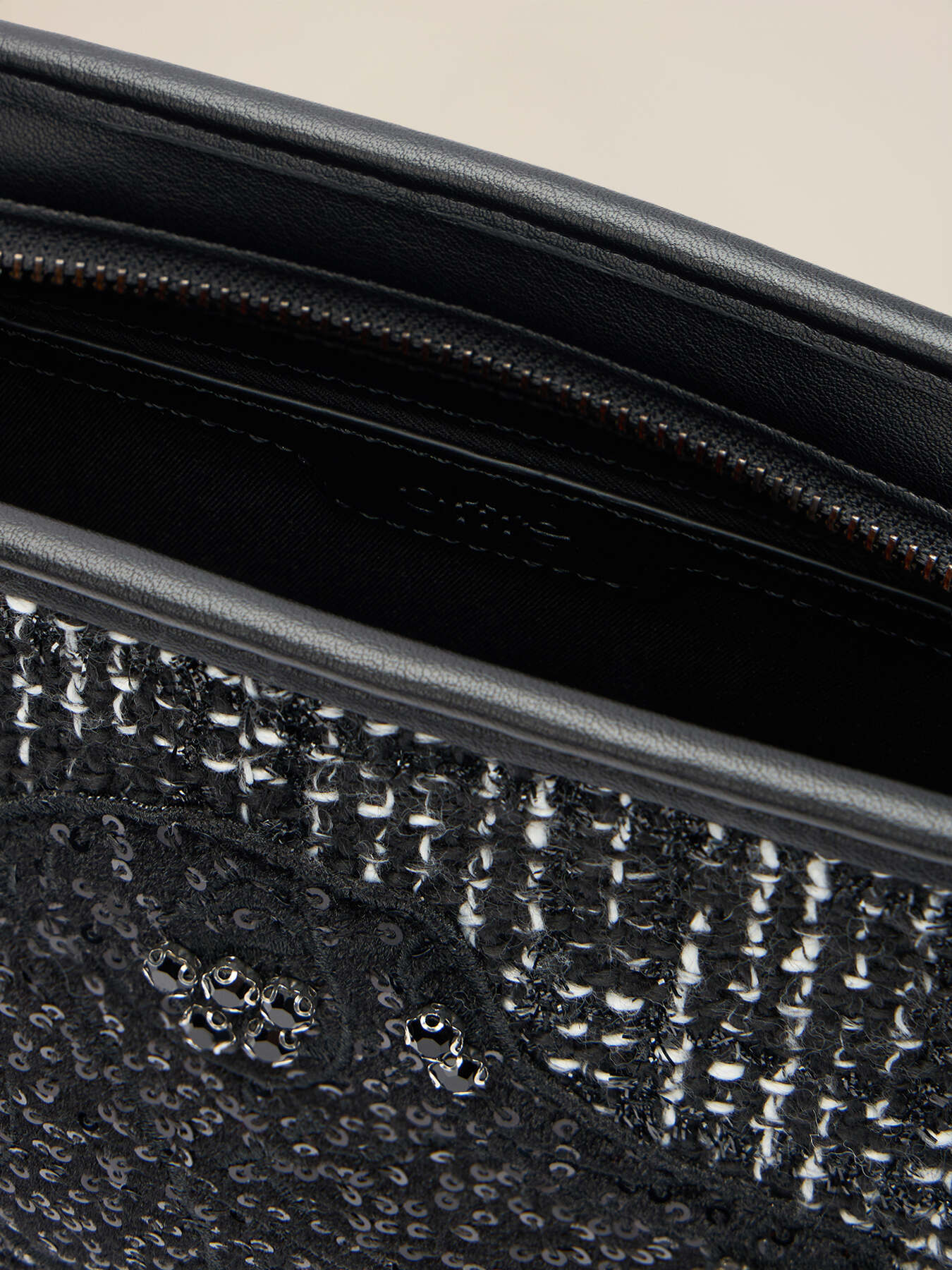 Bolso shopper de tweed con parches image number 4