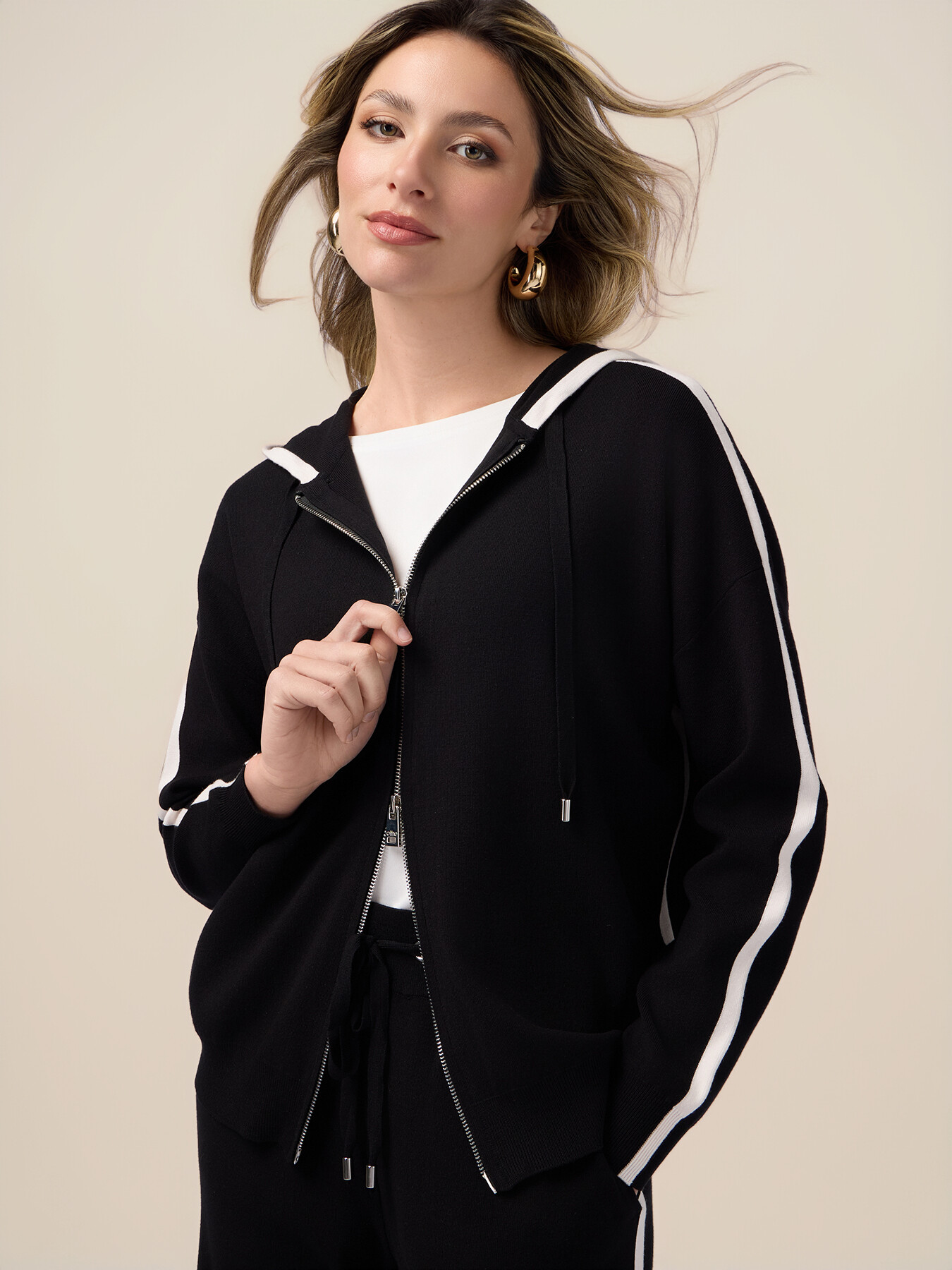 Strickpullover mit kontrastierenden Kanten image number 2