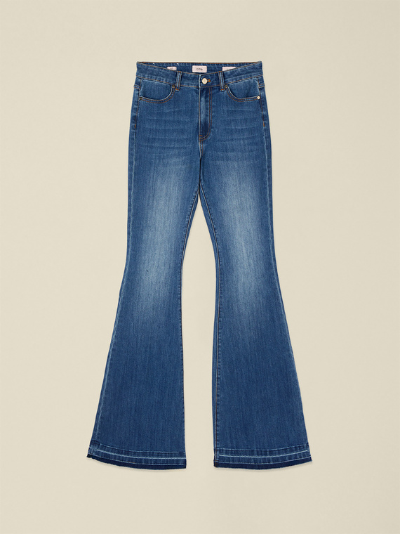 Flare jeans with frayed hem